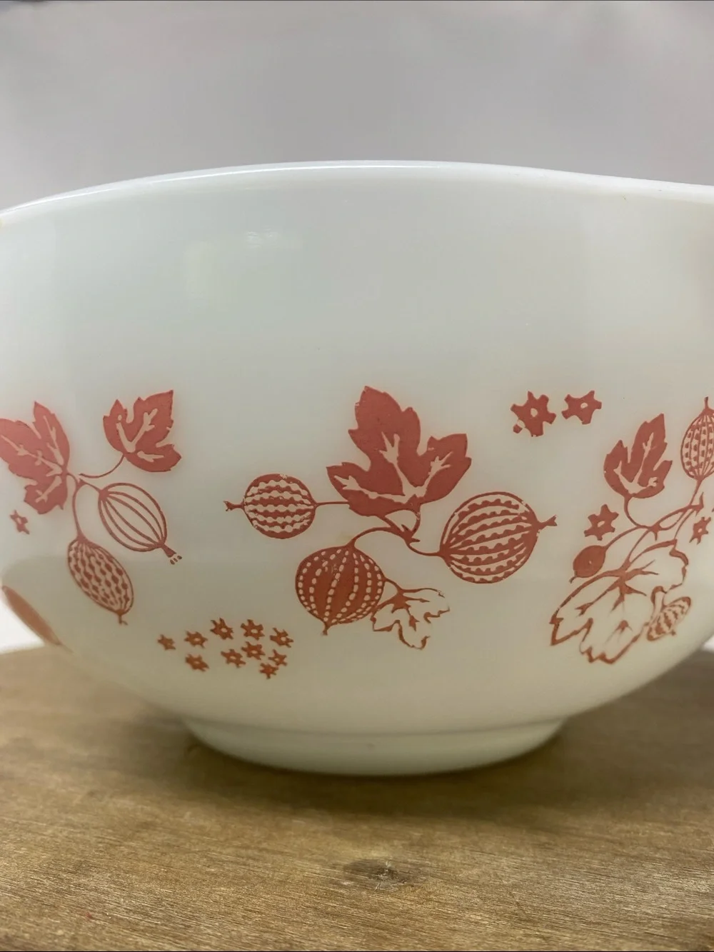 Vintage Pyrex #443 White & Pink Gooseberry Mixing Bowl 2.5 Qt.